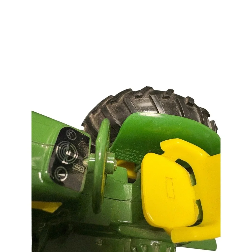 ERTL 1:16 scale‎ John Deere model 2440 die-cast utility tractor toy